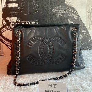 Chanel Coco Bengal Accordion
Tote Calfskin Large